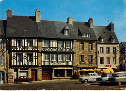 Tréguier * Place Du Centre Du Village Et Vieilles Maisons * Plomberie Bar Restaurant - Tréguier