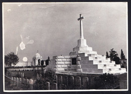 PRESS PHOTO * PASCHENDALE - PASSENDALE - CROSS OF SACRIFICE On TYNE COT CEMETERY * BUILD ON GERMAN BUNKER - Battle Of - Zonnebeke