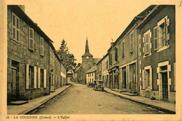 La Courtine * Rue Et Vue Sur L'église Du Village * Voiture Automobile Ancienne - La Courtine