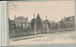 LE CHESNAY La Mairie Et La Poste  ( Timbres Type Blanc 5C + Chiffre Taxe 10c  (Avril 2022 369) - Le Chesnay