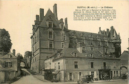 Durtal * Rue Place Et Vue Sur Le Château * Automobile Voiture Ancienne - Durtal