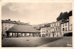 Caylus * La Place De La Mairie * La Halle Aux Grains - Caylus