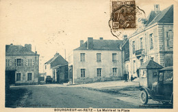 S9323 Cpa 23 Bourgneuf En Retz - La Mairie Et La Place - Bourgneuf-en-Retz