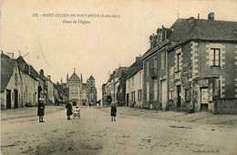 St Julien De Vouvantes * La Place De L'église * La Mairie - Saint Julien De Vouvantes