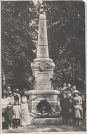 La TRIMOUILLE. -  Carte-Photo D'une Cérémonie Au Monument Aux Morts. Carte Très RARE - La Trimouille