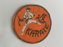 Ecusson TISSU ROND De KARATE D'ARTS MARTIAUX Année 70  Diamètre 7 Cm Env - Martial Arts