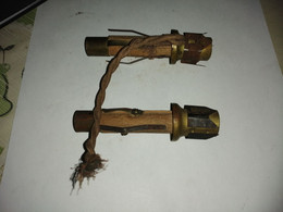 DEUX ANCIENNES DOUILLES EN BOIS ET LAITON POUR ELECTRISATION DE BOUGEOIR OU CHANDELIER CULOT E14 - Lighting & Lampshades