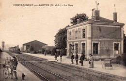 Châteauneuf-sur-Sarthe Animée La Gare Train Locomotive à Vapeur Cycliste - Chateauneuf Sur Sarthe