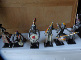 Lot De 6 Sculptures -figurines (danseurs Et Musiciens Africains )en Metal Peint -hauteur 10 Cm Environ - Afrikanische Kunst