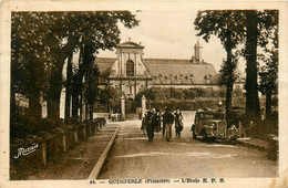 Quimperlé * Rue Et Vue Sur L'école * Automobile Voiture Ancienne - Quimperlé