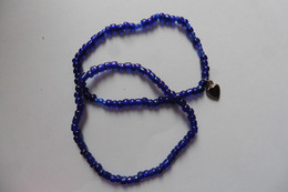 Lot De Deux Bracelets En Grosses Perles De Rocaille En Verre Bleu Indigo Irisées + Breloque Coeur Bracelet - Bracelets