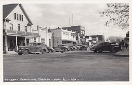 Hermiston Oregon, Street Scene, Drug Store, Cafe Signs, Autos. C1940s Vintage Real Photo Postcard - Altri & Non Classificati