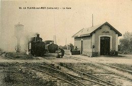 La Plaine Sur Mer * Vue Sur La Gare * Train Locomotive * Ligne Chemin De Fer - La-Plaine-sur-Mer