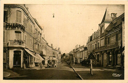 Chauvigny * La Rue Du Marché * Pharmacie * Commerces Magasins - Chauvigny