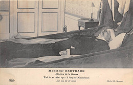 MONSIEUR BERTEAUX- MINISTRE DE LA GUERRE TUE LE 21 MAI 1911 A ISSY LES MX - SUR SON LIT DE MORT - Figuren
