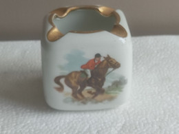 Cendrier Cube Vintage Porcelaine Limoges Chevaux Chasse Cheval Course Equitation Equestre 6,5 X 6,5 X 6,5  Poids 154 Grs - Limoges (FRA)