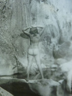 CPSM Photo Originale 1950 Non écrite - Naturiste Nudiste  Sous Une Cascade - Sin Clasificación