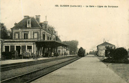 Clisson * La Gare * Arrivée Du Train * Ligne Chemin De Fer De Bordeaux - Clisson