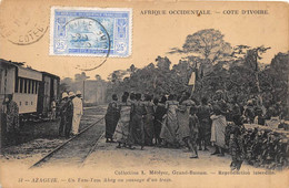 COTE D'IVOIRE - AZAGUIE - UN TAM-TAM ABEY AU PASSAGE D'UN TRAIN - "AFRIQUE OCCIDENTALE" 51 - Côte-d'Ivoire