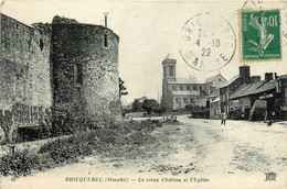 Bricquebec * Place , église Et Chateau * Villageois - Bricquebec