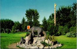 Canada Kelowna Civic Park Bear Statue - Kelowna