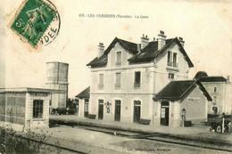 Les Herbiers * La Gare * Ligne Chemin De Fer Vendée * Château D'eau - Les Herbiers