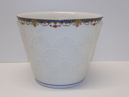 *JOLI CACHE POT ST YRIEX LA PERCHE LIMOGES XXe COLLECTION DECO MAIN M P SAMIE   E - Limoges (FRA)