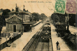 Le Vésinet * La Gare * Train Locomotive Machine * Ligne Chemin De Fer Yvelines - Le Vésinet