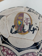 Pallone Torino Calcio, Con Autografi Originali - Con Sauro Tomà L'ultimo Superstite Del Grande Torino Degli Anni '40 - Autogramme