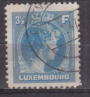 Q3035 - LUXEMBOURG Yv N°352 - 1944 Charlotte Rechterzijde