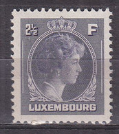Q3036 - LUXEMBOURG Yv N°350 * - 1944 Charlotte Rechterzijde