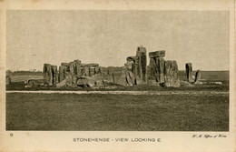 WILTS - STONEHENGE - VIEW LOOKING E  Wi427 - Stonehenge
