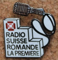 RADIO SUISSE ROMANDE LA PREMIERE - MICRO - SCHWEIZ - SWITZERLAND - SVIZZERA -           (27) - Medios De Comunicación