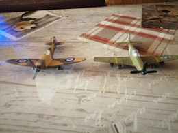 MAQUETTES D'AVIONS ENCIENS METAL 1 SPITFIRE ET UN P51 MUSTANG - Airplanes & Helicopters