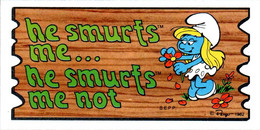 Petite Carte Bande Dessinée Schtroumpf Schtroumpfs Peyo 1982 Smurf Super Cards N°20 Schtroumpfette Heureuse Fleur Flower - Oggetti Pubblicitari