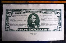 1 SPÉCIMEN VRAIE FAUSSE MONNAIE ABRAHAM LINCOLN ETATS UNIS AMERIQUE FIVE DOLLARS PAPIER RICHARD DE BAS FICTIF DOCUMENT - Fictifs & Spécimens