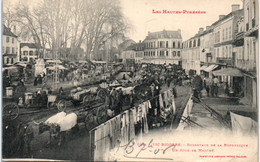 65 VIC-BIGORRE - Boulevard De La République Un Jour De Marché - Vic Sur Bigorre