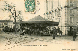 Ivry Sur Seine * Place De La Mairie Et Fête Forraine * Manège Carrousel Foire - Ivry Sur Seine