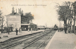 78 - YVELINES - PLAISIR - Gare De Plaisir-Grignon - Arrivée Du Train à Vapeur - Superbe Animation -légères Taches- 10843 - Plaisir