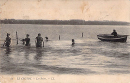 CPA - 80 - LE CROTOY - Les Bains - LL - BARQUE - Carte Anime - Le Crotoy