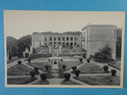 Beauraing Cour D'honneur Du Castel Ste-Marie Vue Sur Les Ruines Du Château Féodal - Beauraing