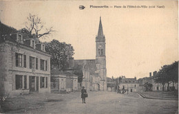 VIENNE  86  PLEUMARTIN - PLACE DE L'HOTEL DE VILLE ( COTE NORD ) - Pleumartin