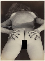 Artistic Nude: Blonde Female Holding Her Butt / Thighs (French Master Photo 60s/70s) - Ohne Zuordnung