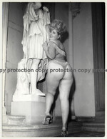 Blonde Woman With Beehive & Huge Butt / Striptease (Vintage Photo: Seufert 50s/60s) - Non Classés