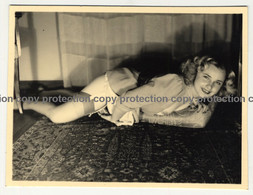 Sweet Blonde Undresses *2 / Nipple - Floor (Vintage Photo ~1950s) - Sin Clasificación