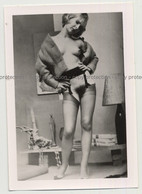 Tiny Semi Nude Woman In 50s Living Room / Interior (Vintage Photo 2nd Gen B/W ~ 50s) - Sin Clasificación