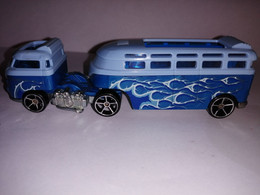 CUSTOM COMBI HOTWHEELS MATTEL 2015 - Camiones, Buses Y Construcción