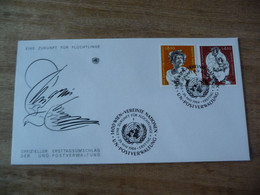 (6) UNITED NATIONS -ONU - NAZIONI UNITE - NATIONS UNIES *   FDC 1984  * Refugees" W./postmark - Brieven En Documenten