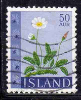 ISLANDA ICELAND ISLANDE ISLAND 1960 1962 FLORA FLOWERS IN NATURAL COLORS 50a USED USATO OBLITERE' - Gebraucht