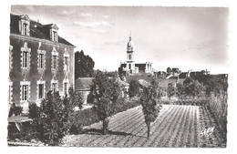 DERVAL - JARDINS De L'ÉCOLE SAINT-JOSEPH  Et L'Église - Vers 1950 - N°2 ARTAUD - VENTE DIRECTE X - Derval